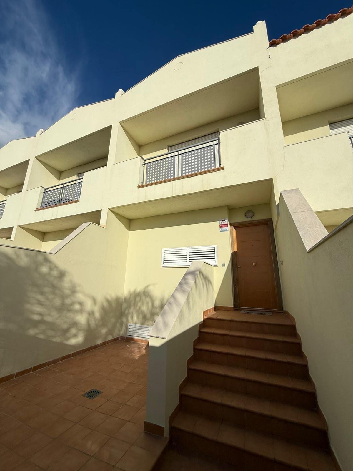 Bright townhouse with closed garage and terraces in Costa Adeje