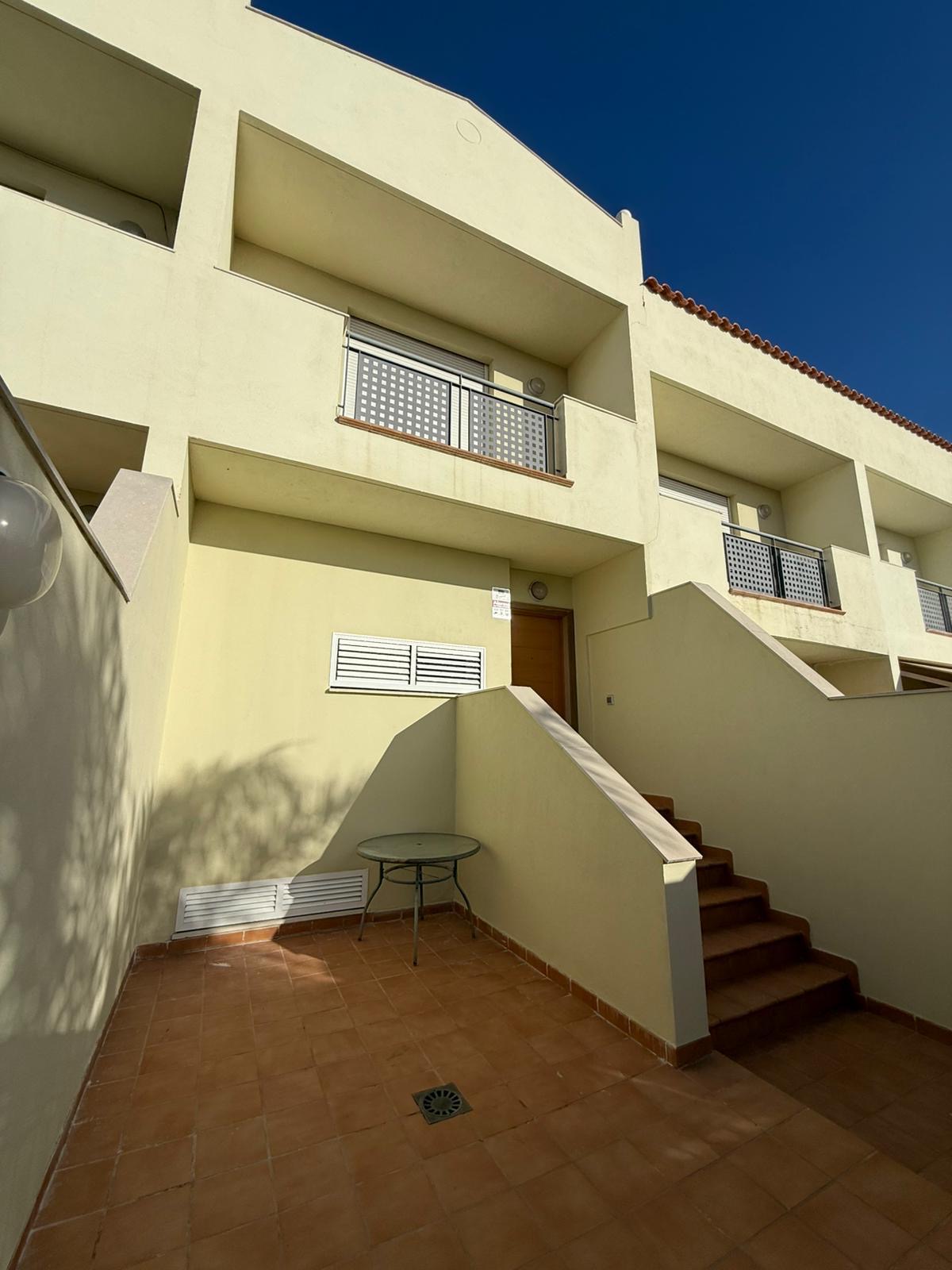 Bright townhouse with closed garage and terraces in Costa Adeje
