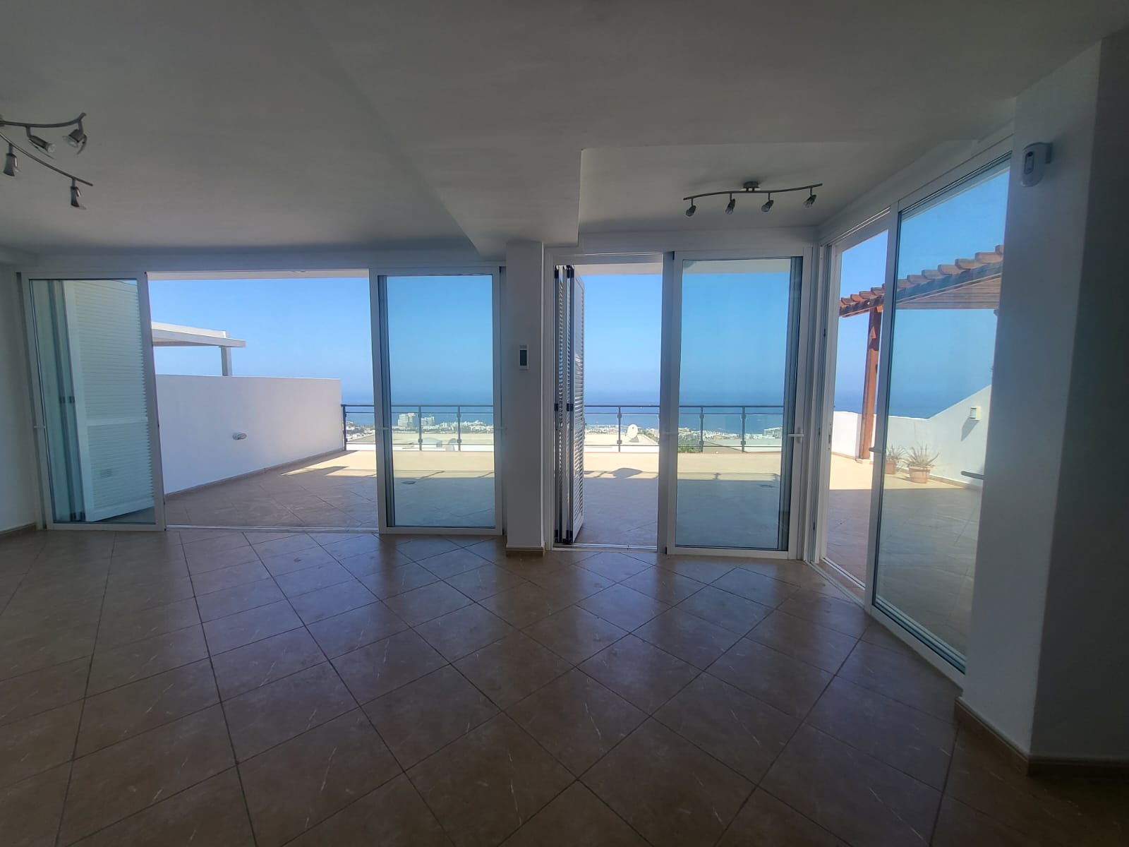 Doppelhaus zur Miete mit Meerblick in San Eugenio