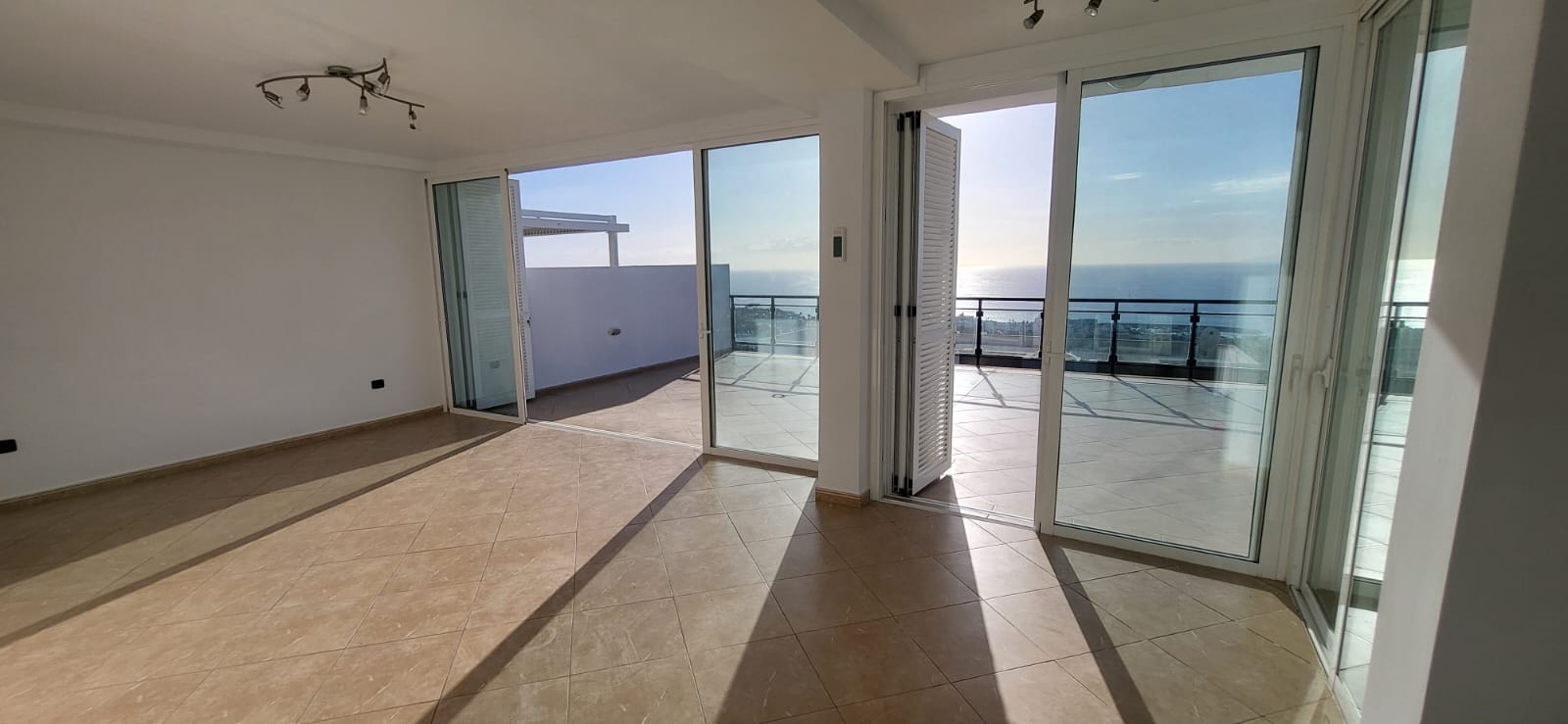 Doppelhaus zur Miete mit Meerblick in San Eugenio