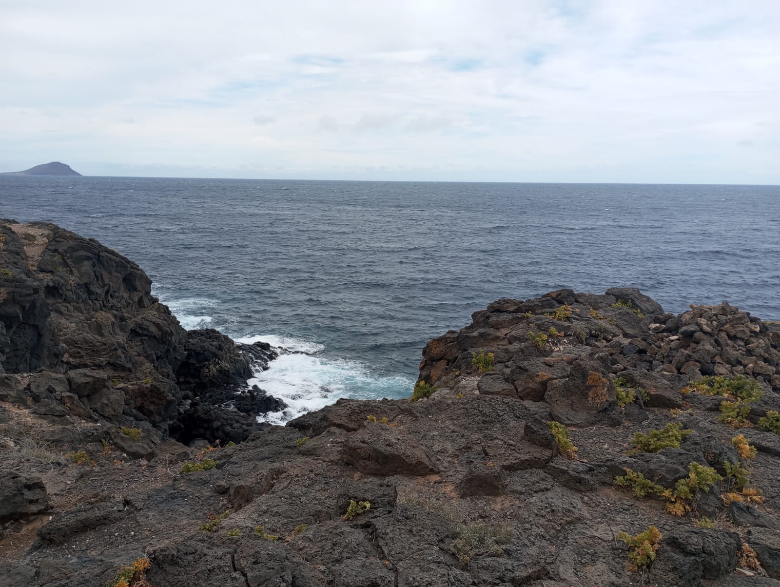 Parcela hotelera en primera línea de mar en el sur de Tenerife