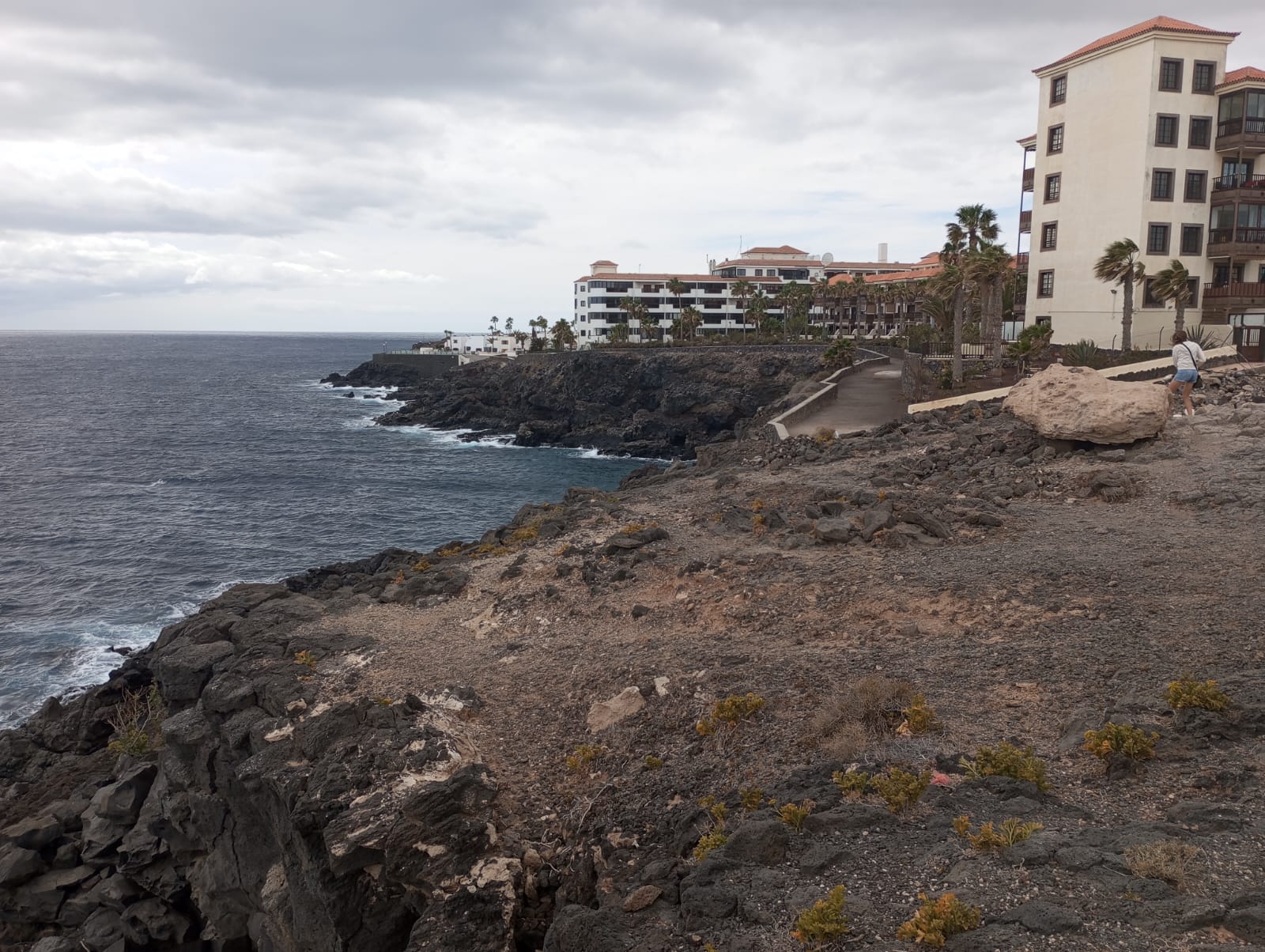 Parcela hotelera en primera línea de mar en el sur de Tenerife
