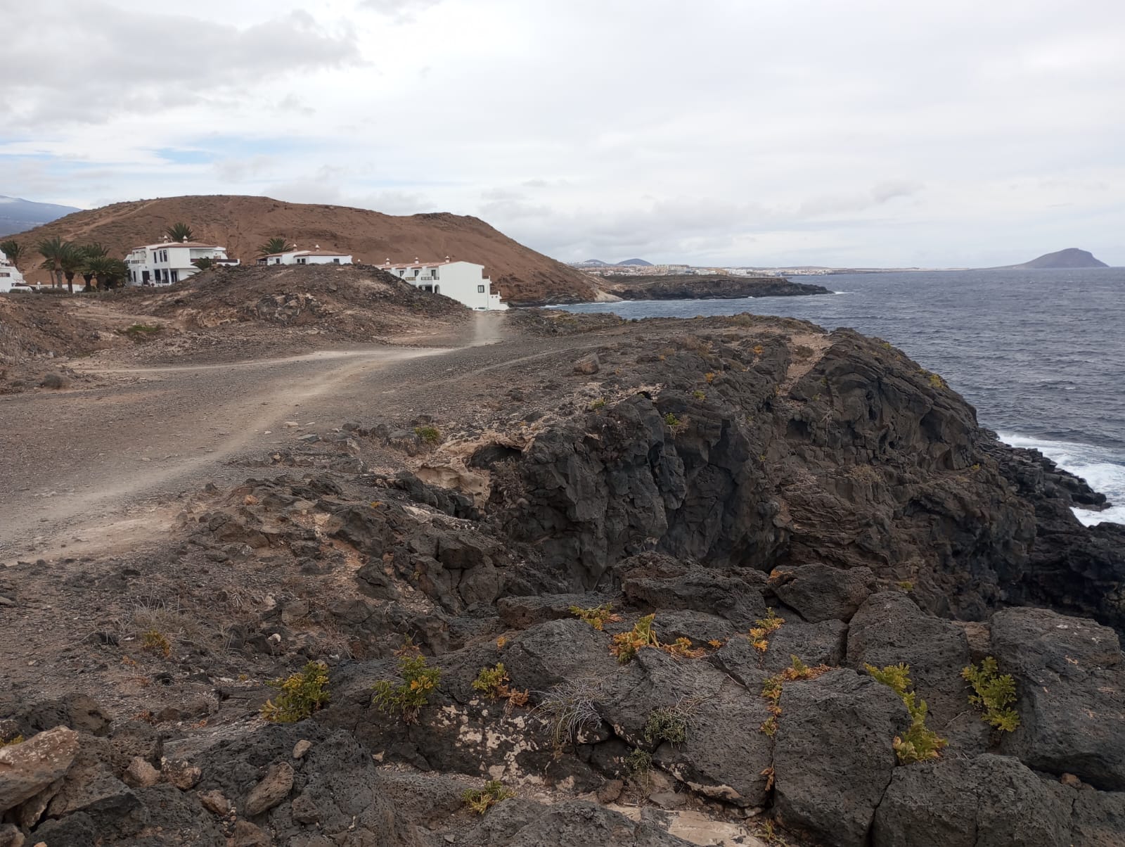 Parcela hotelera en primera línea de mar en el sur de Tenerife