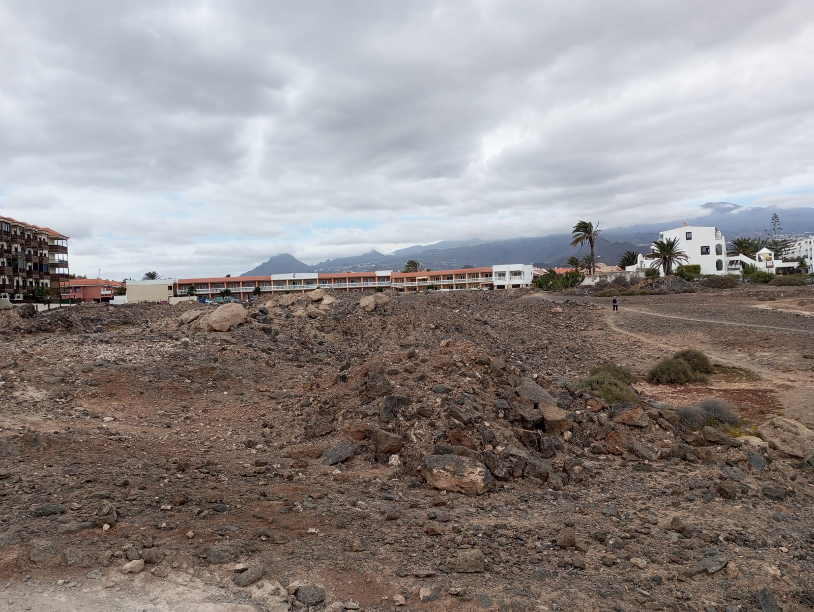 Parcela hotelera en primera línea de mar en el sur de Tenerife