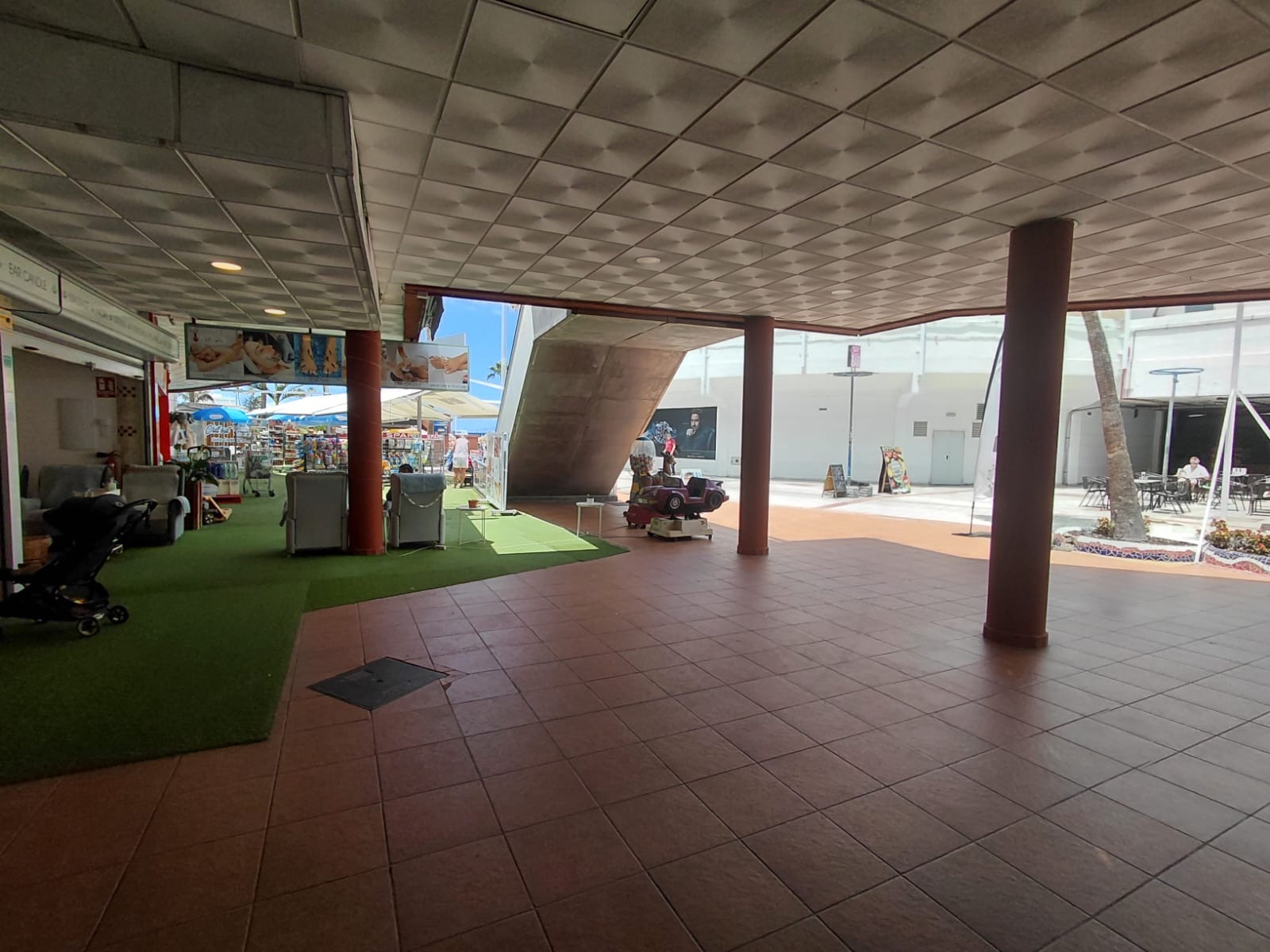 Gewerbefläche zur Miete im C.C. Terranova, gegenüber der Playa de la Pinta, Costa Adeje