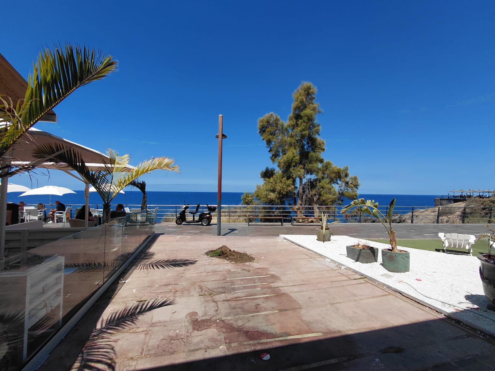 Local comercial en primera línea de mar en el Paseo Marítimo, Costa Adeje