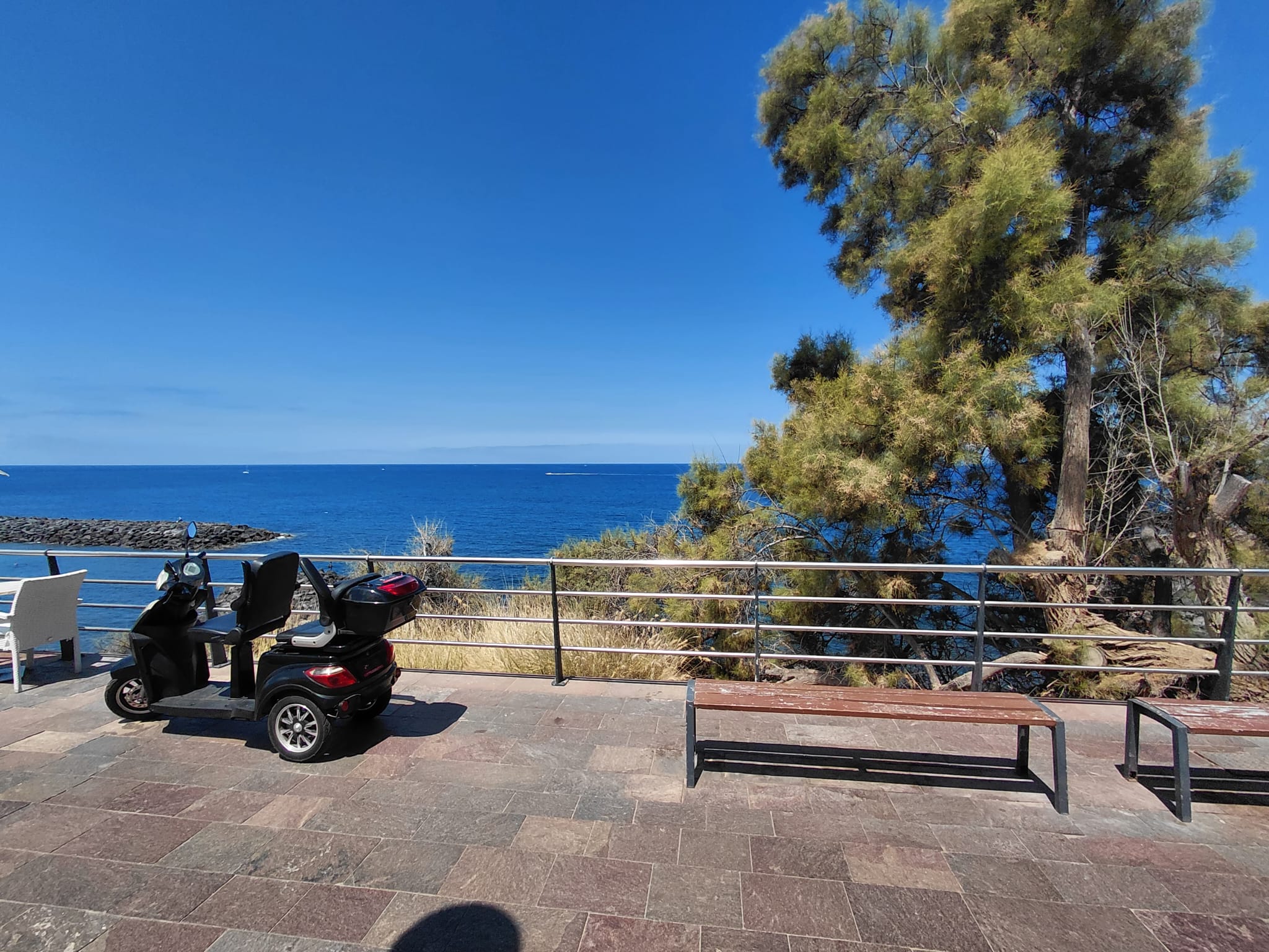 Local comercial en primera línea de mar en el Paseo Marítimo, Costa Adeje