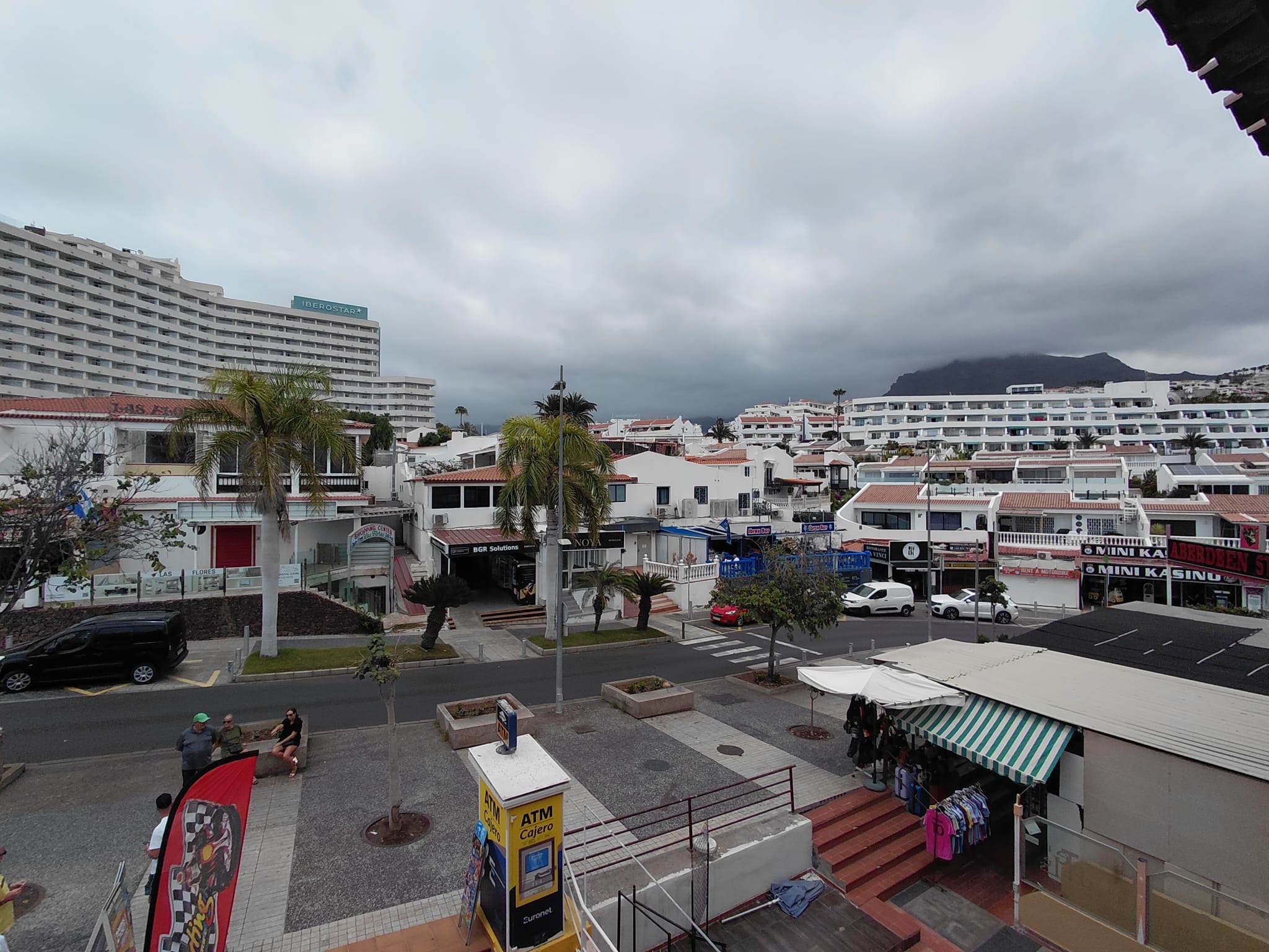 Ático de 2 dormitorios a 200 m del mar en la Urbanización San Eugenio, Costa Adeje