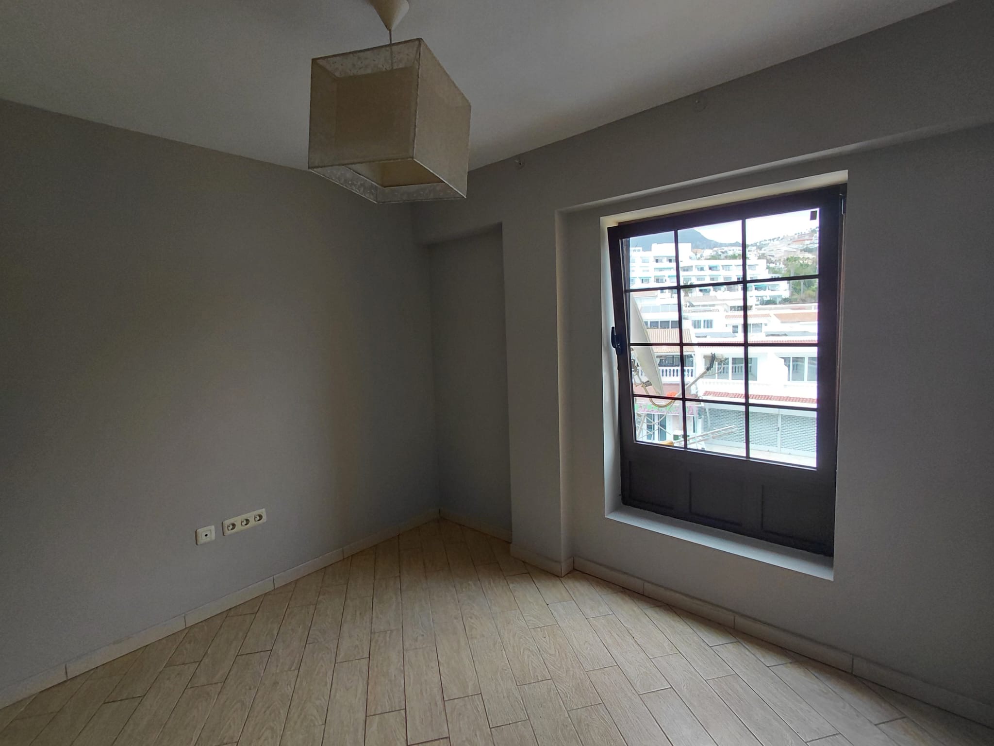 Ático de 2 dormitorios a 200 m del mar en la Urbanización San Eugenio, Costa Adeje