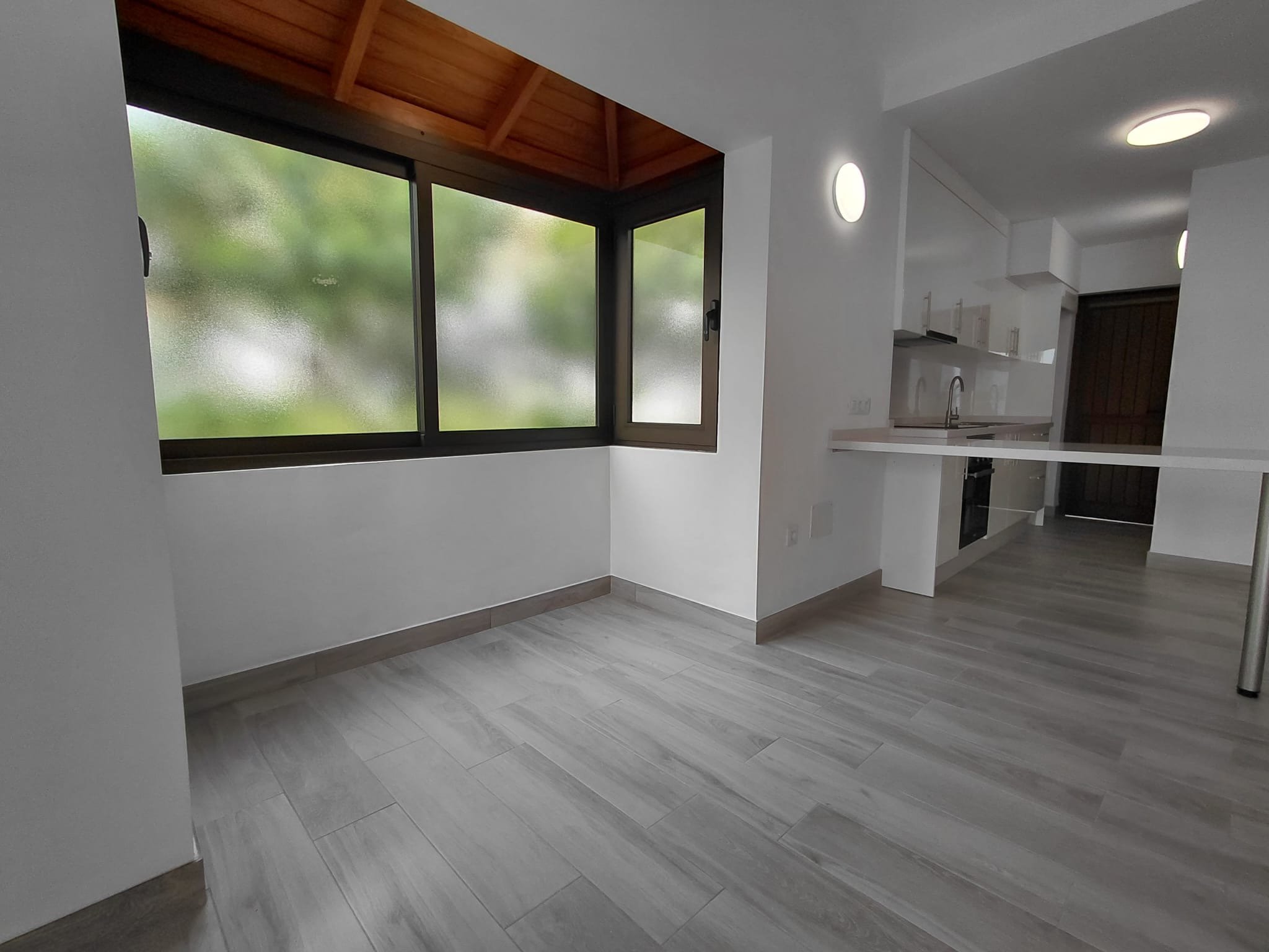 Apartamento reformado de 2 dormitorios en alquiler en la Urbanización San Eugenio, Costa Adeje