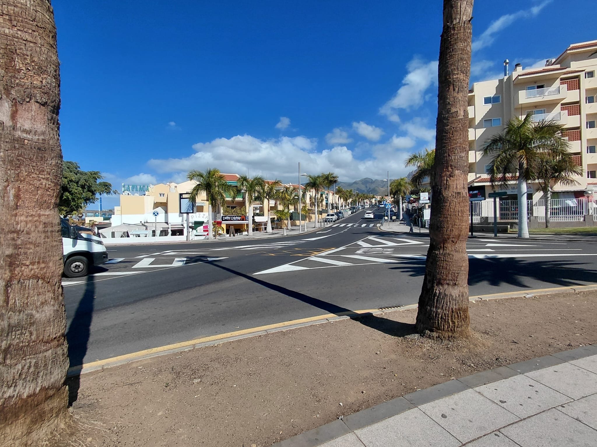 Local comercial de 1.770 m² en venta o alquiler en la Urbanización Torviscas, Costa Adeje