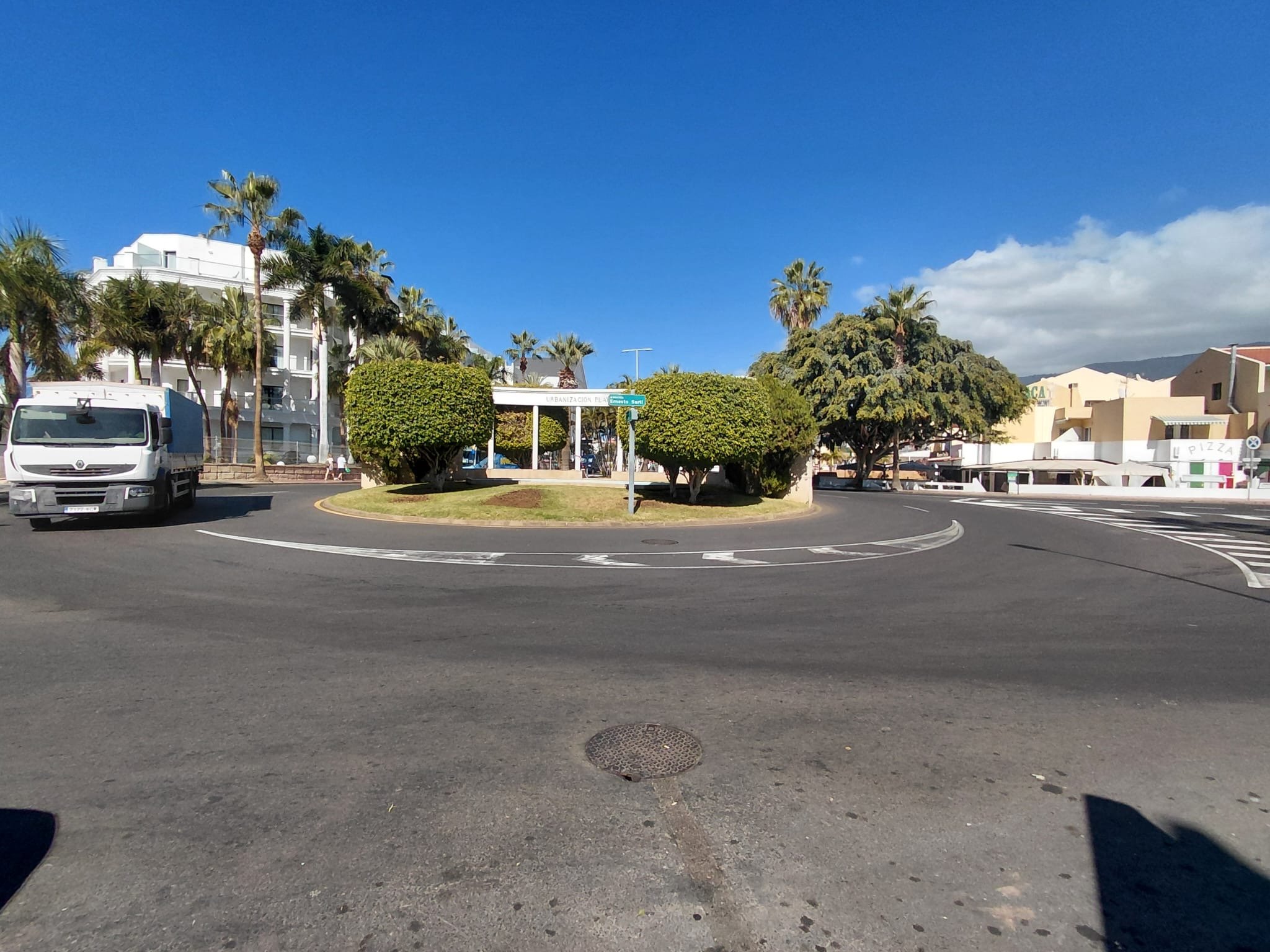 Local comercial de 1.770 m² en venta o alquiler en la Urbanización Torviscas, Costa Adeje