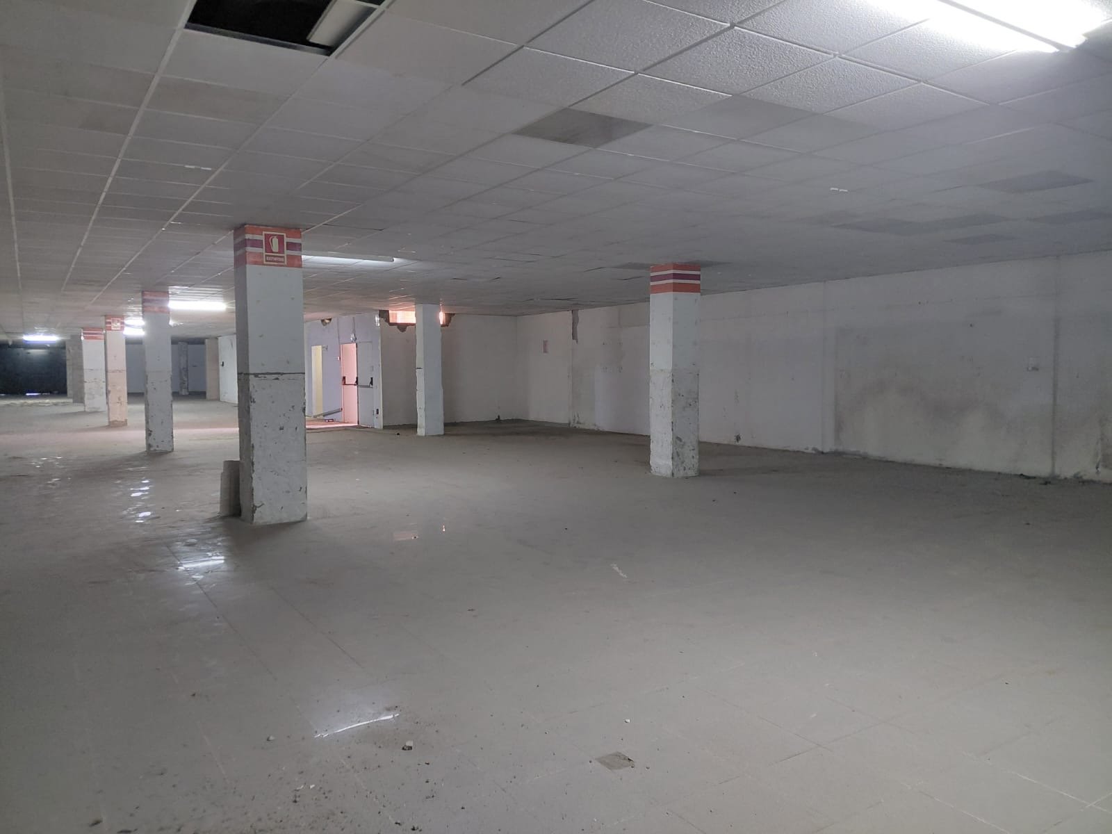 Local comercial de 1.770 m² en venta o alquiler en la Urbanización Torviscas, Costa Adeje