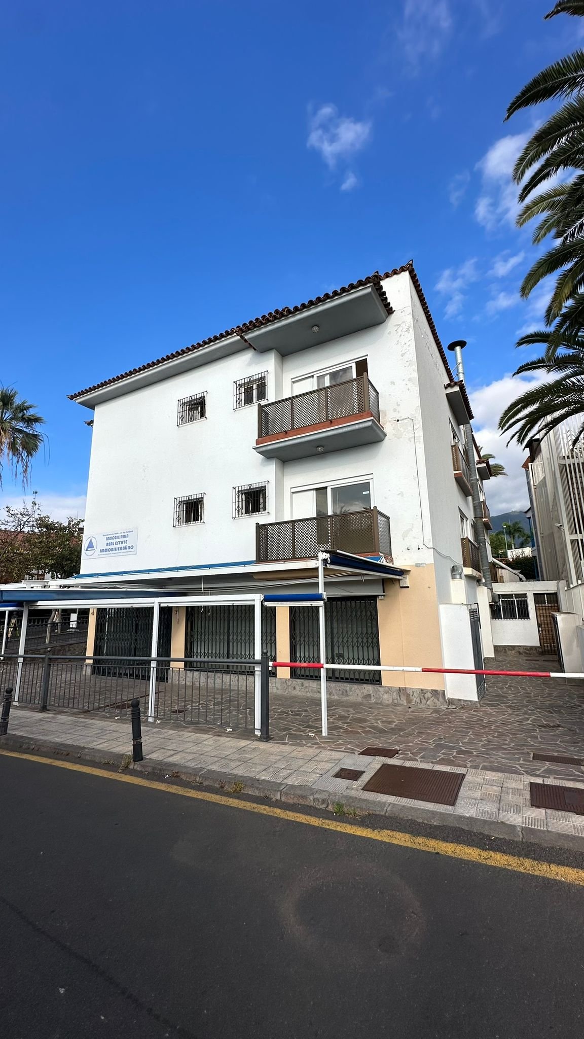 Edificio Colón, edificio íntegro con 4 locales comerciales y 16 estudios en Puerto de la Cruz