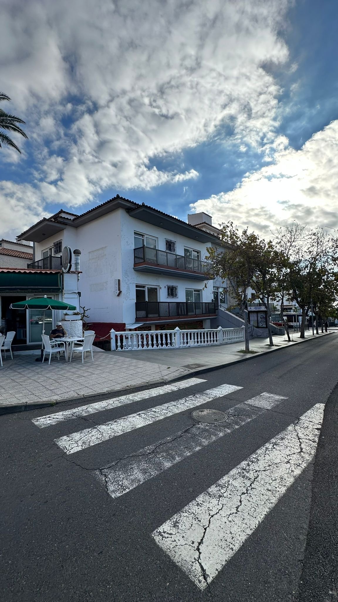 Edificio Colón, edificio íntegro con 4 locales comerciales y 16 estudios en Puerto de la Cruz