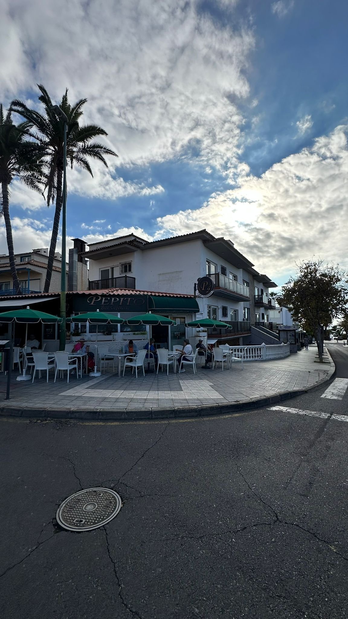 Edificio Colón, edificio íntegro con 4 locales comerciales y 16 estudios en Puerto de la Cruz