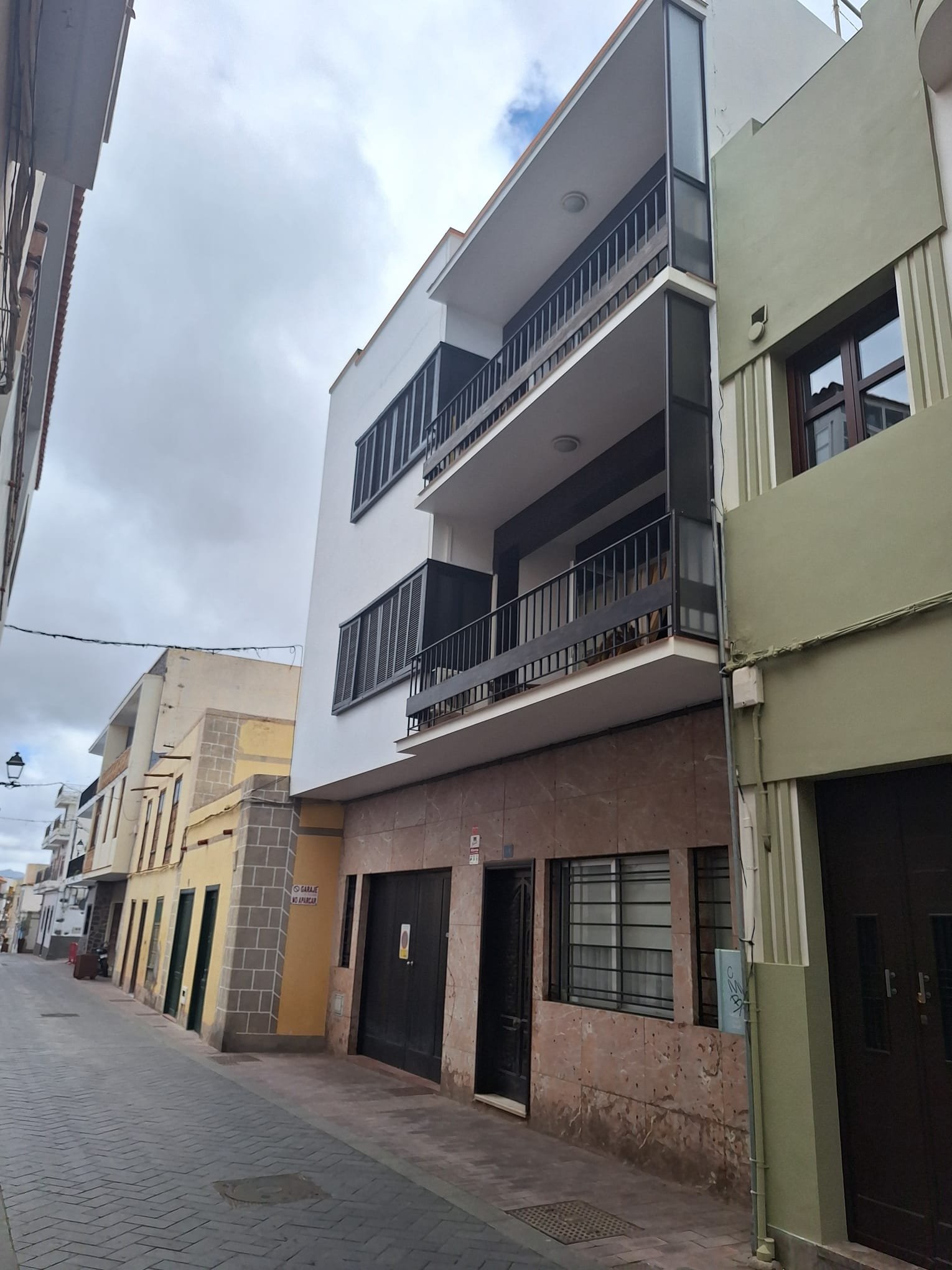 Casa señorial de tres plantas con garaje y azotea en el Casco Histórico de Guia de Isora