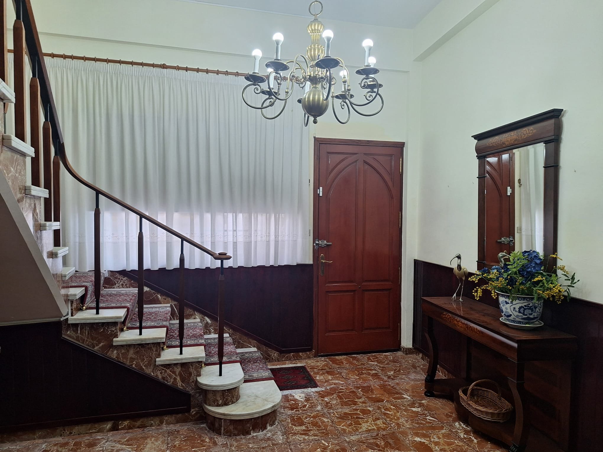 Casa señorial de tres plantas con garaje y azotea en el Casco Histórico de Guia de Isora