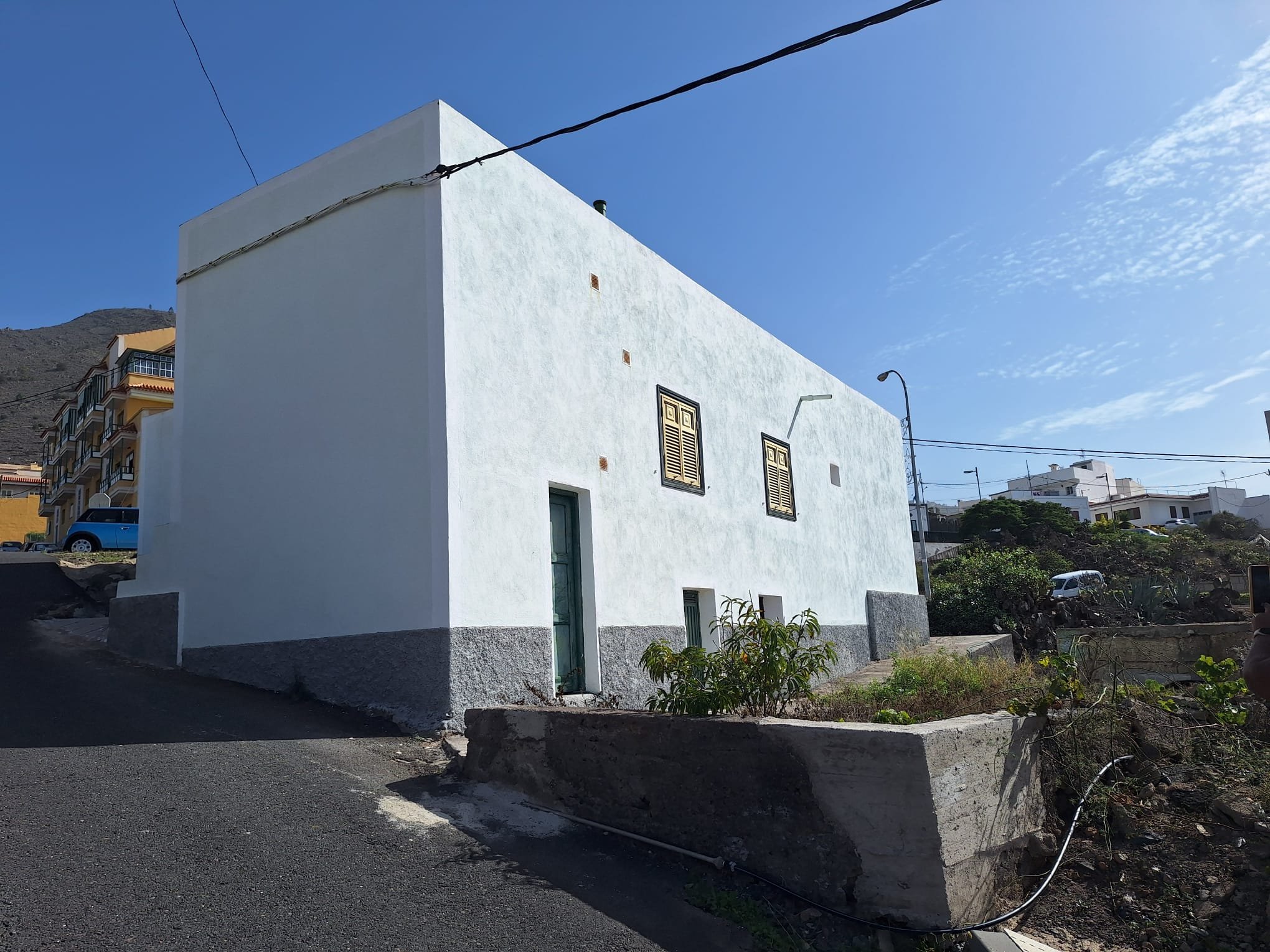 Casa terrera con vistas al mar y terreno
