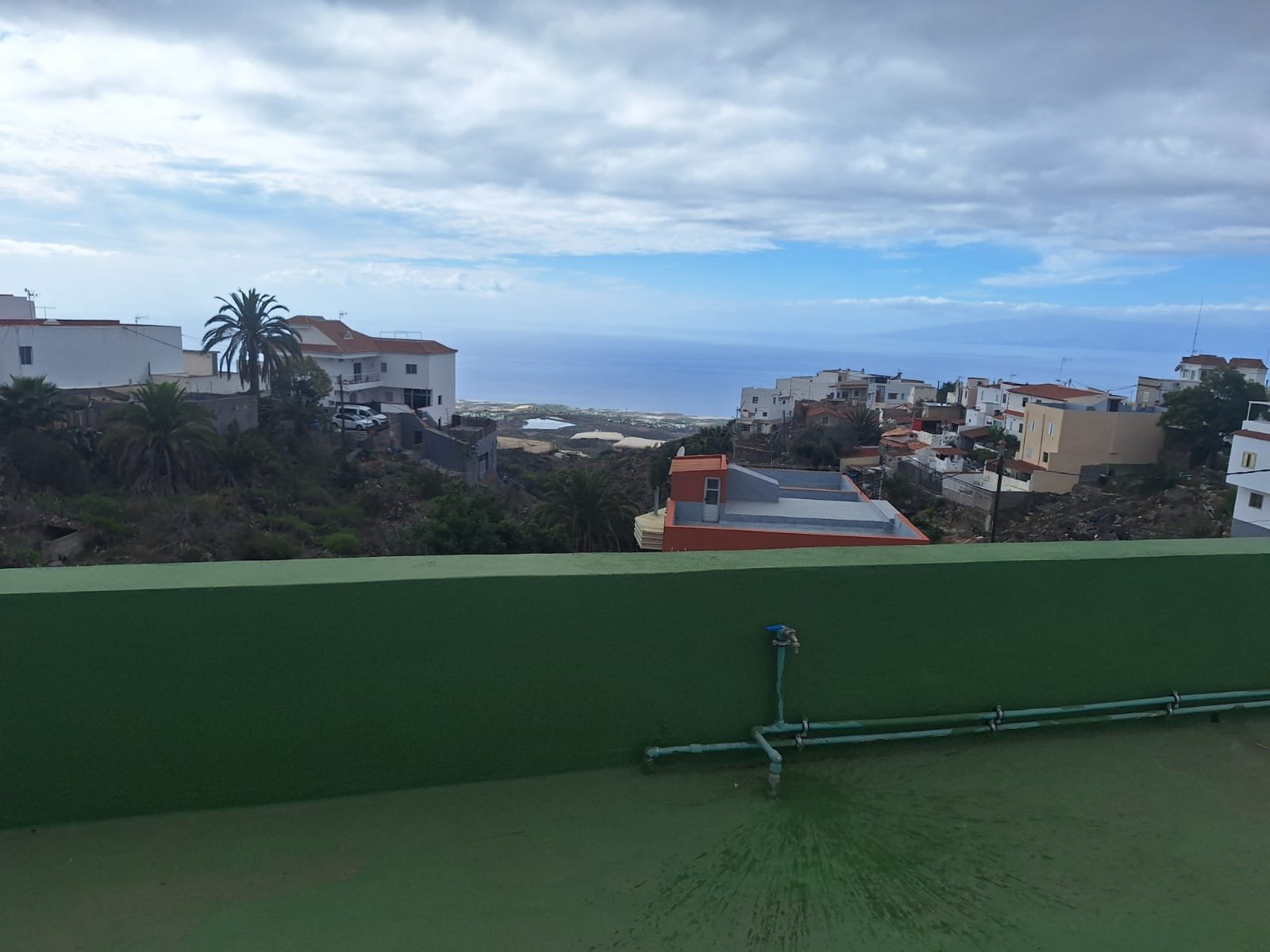 Casa terrera con vistas al mar y terreno