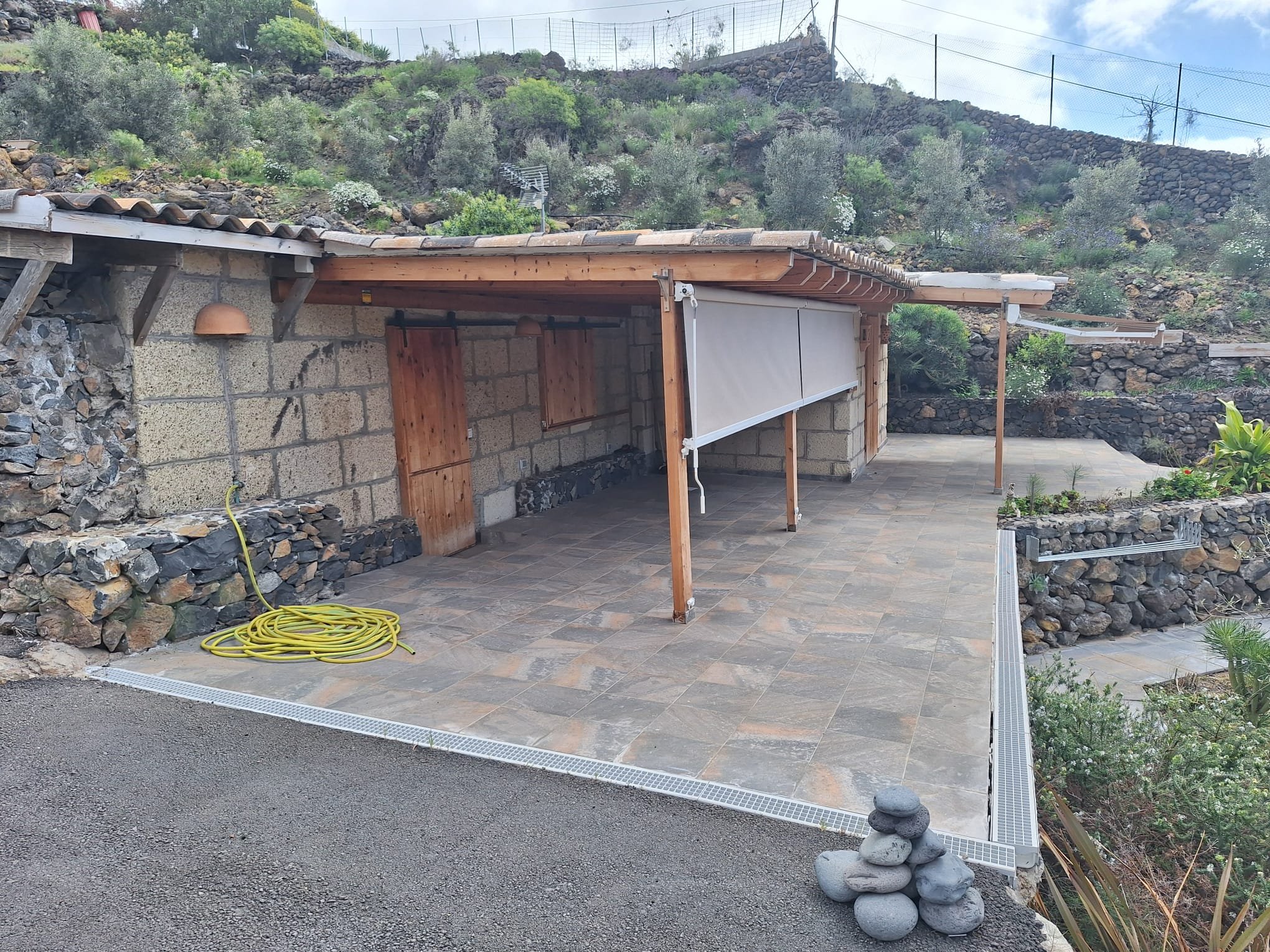 Finca de 15.000 m² con 6 casas y vistas al mar
