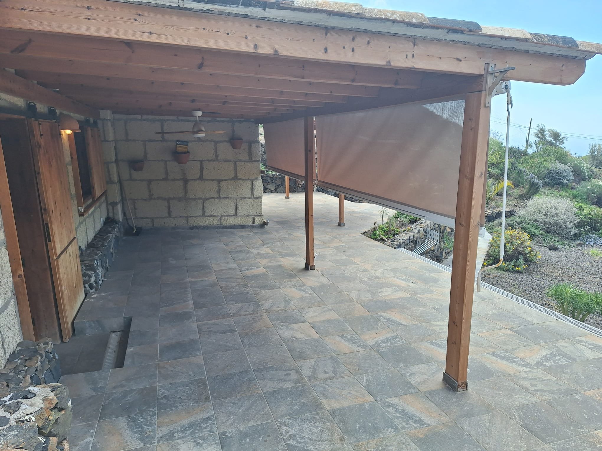 Finca de 15.000 m² con 6 casas y vistas al mar