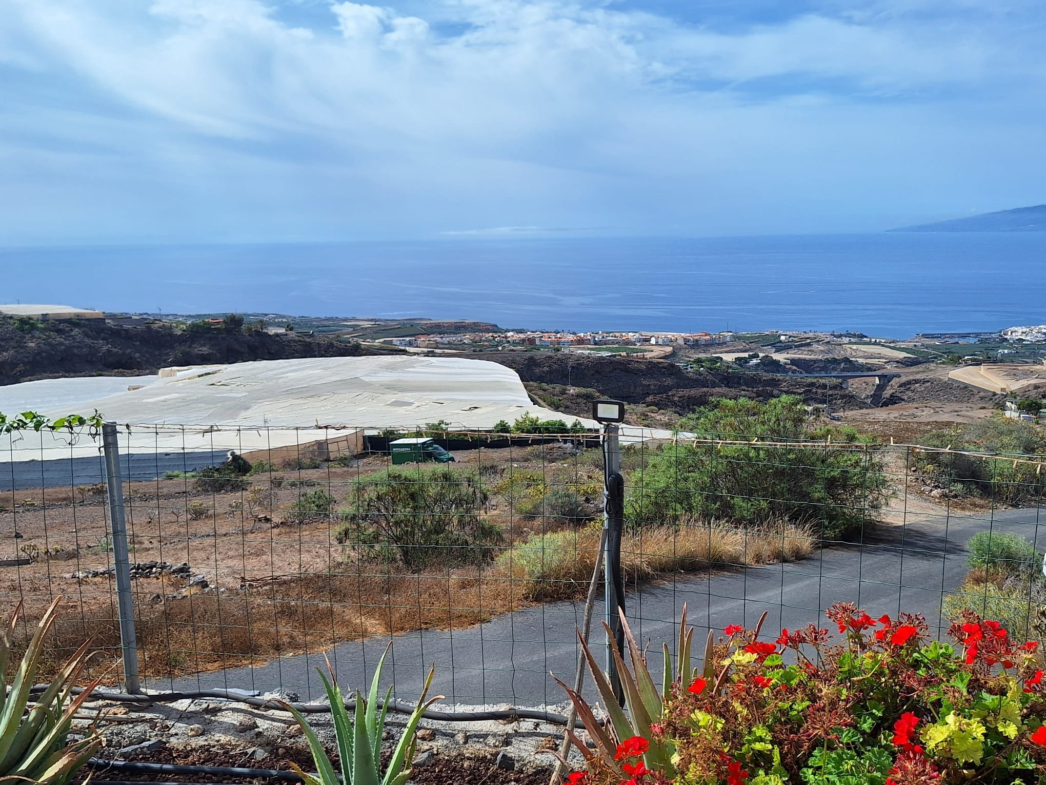 Finca de 15.000 m² con 6 casas y vistas al mar