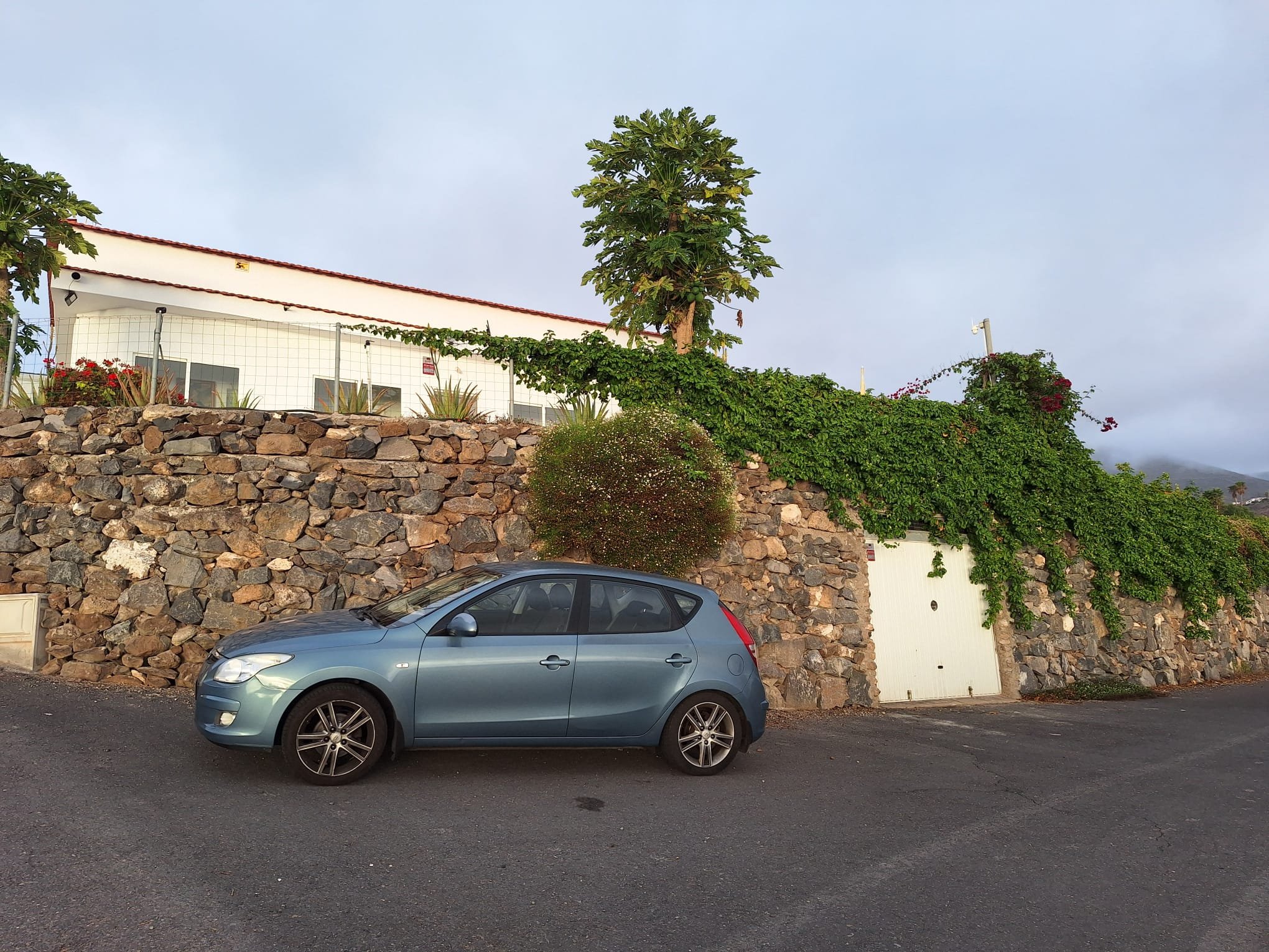 Finca de 15.000 m² con 6 casas y vistas al mar