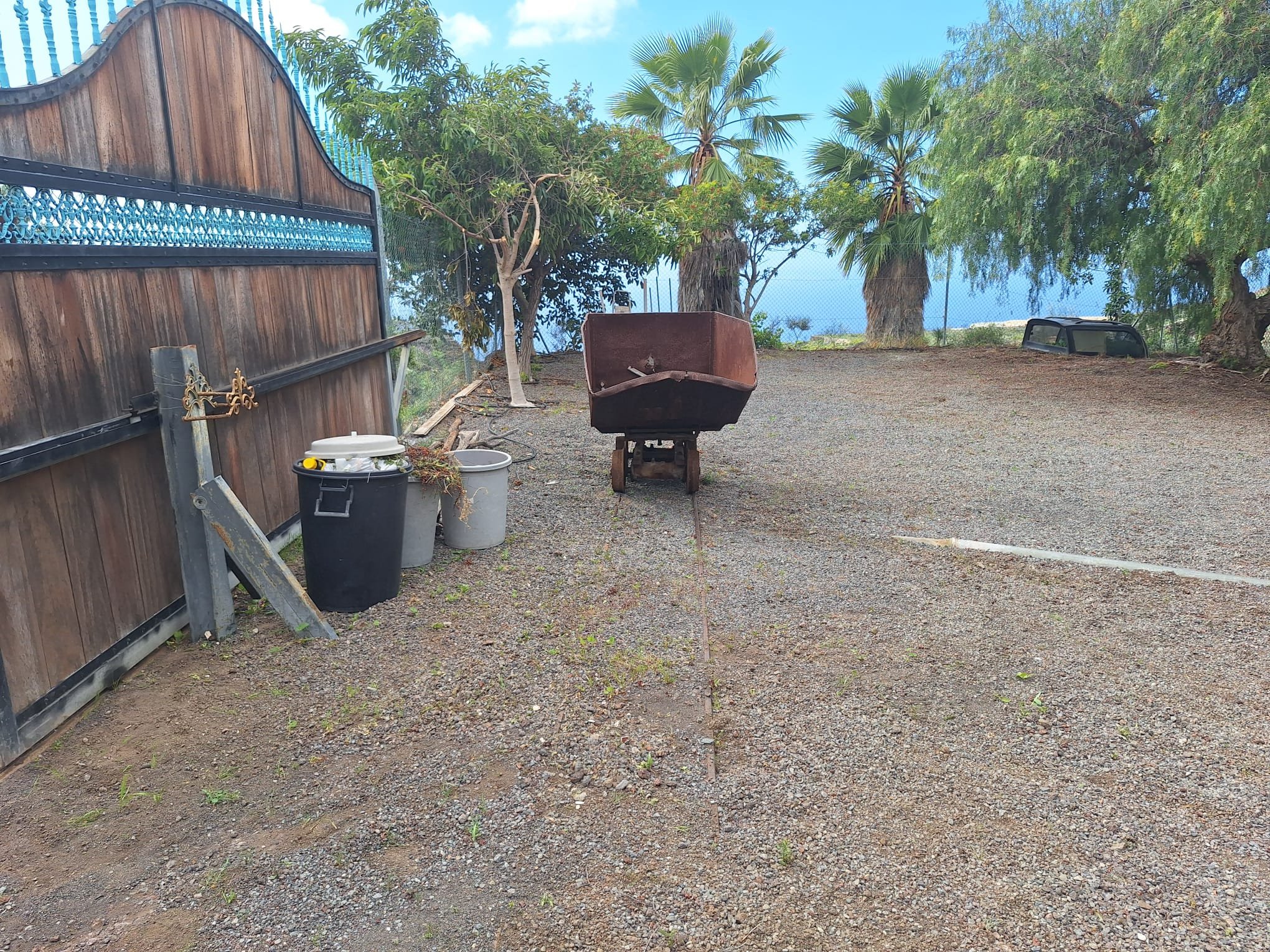 Finca de 15.000 m² con 6 casas y vistas al mar
